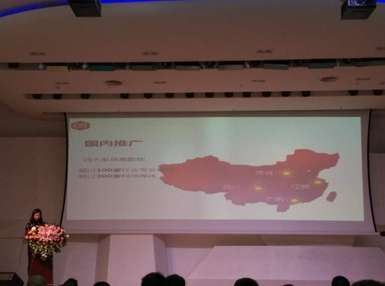 中国对外贸易广州展览总公司代表邓晶晶