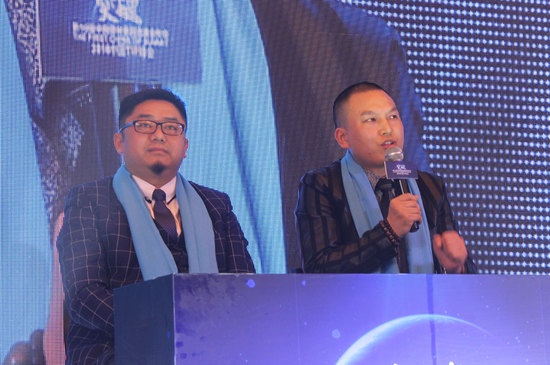 观察员观察员：金天拓家具总裁刘决飞（右）、深圳众策行董事长张助仁（左） 