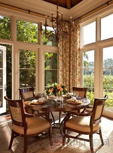 美式阳光房玻璃门设计 将自然的魅力搬进来