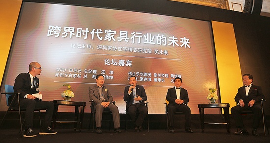 论坛嘉宾（从左至右）：关永康、周俊峰、汪洋、黄华坤、尤国忠
