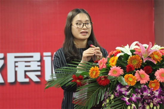 北京木工机械展项目经理刘东娇女士推介