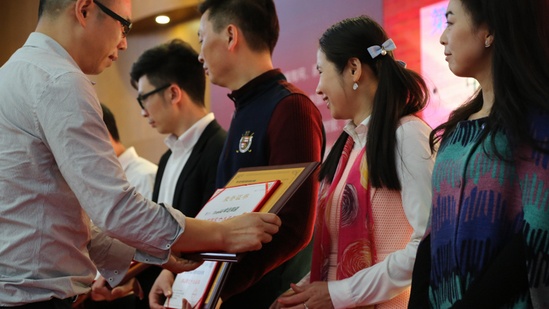 新明珠喜获六届中国泛家居十大品牌八大奖项