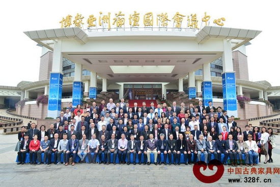 2015中国红木家具品牌大会在海南博鳌亚洲论坛国际会议中心隆重举行，与会嘉宾合影留念