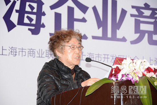 上海市商业联合会副会长、秘书长、上海企业竞争力研究中心理事长刘荣明