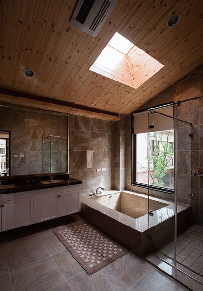 打造明亮干爽浴室必选的四种窗型