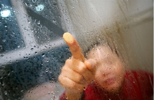 梅雨季节怎样防止衣柜湿漉漉？