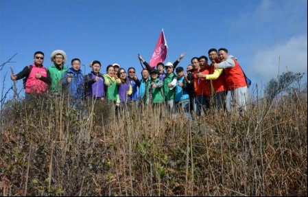 迈向巅峰志存高远——诗尼曼中高层徒步越野