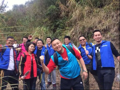 迈向巅峰志存高远——诗尼曼中高层徒步越野