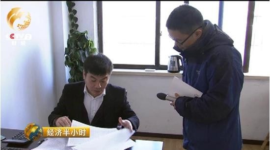 在乐清市住建局房地产市场监管科，科长黄强给《经济半小时》记者看了最新的房地产销售数据。