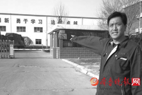 到造纸厂工作以后，杨克河的收入提高了不少。本报记者 刘德峰 摄