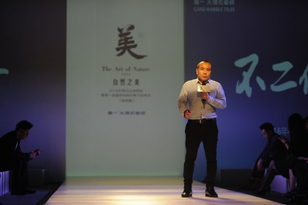简一长沙品牌服务商杨胜发表主题演讲《不二价》