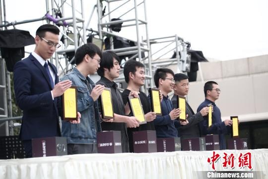 杭州青年创业代表结盟仪式。　万科供图 摄