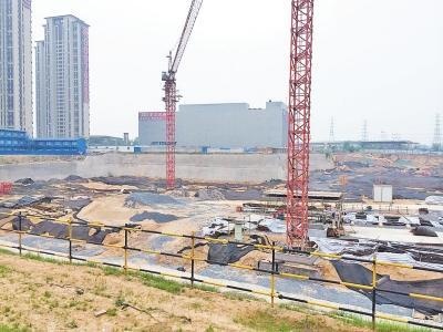 郑州最诡异地王吸金3亿只挖了个坑 购房人钱房两空艰难维权