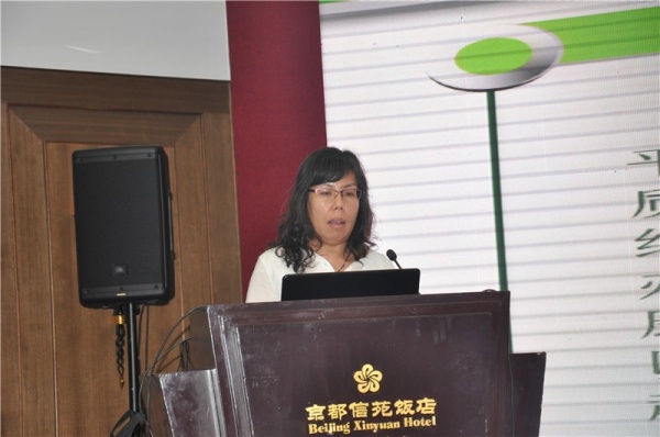天津市地毯研究院东方铺地物实验室总工胡友玲讲解 “易挥发性有机化合物（VOC）释放限量测试技术”