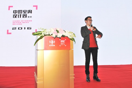 CM DESIGN 创始人兼设计总监谢小海做题为《享受设计的快乐》的演讲。