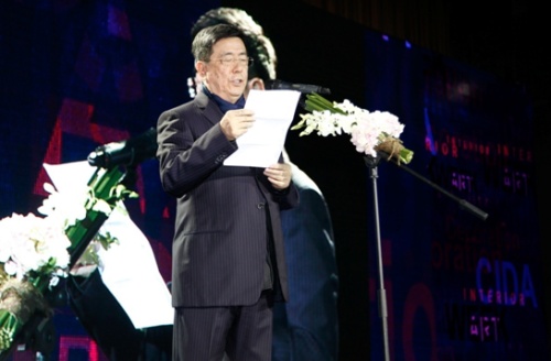 中国室内装饰协会会长刘珝先生致欢迎辞。