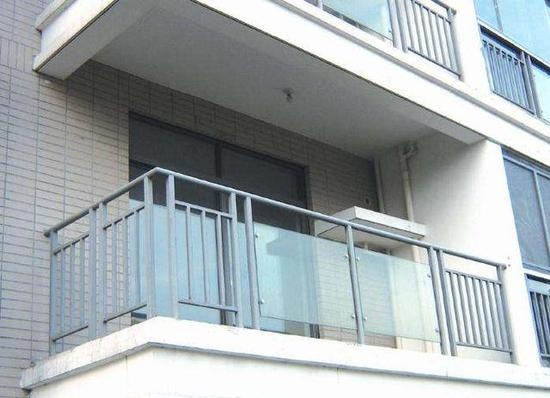 高层住户能不能拆除阳台上的栏杆，千万不敢拆错了！