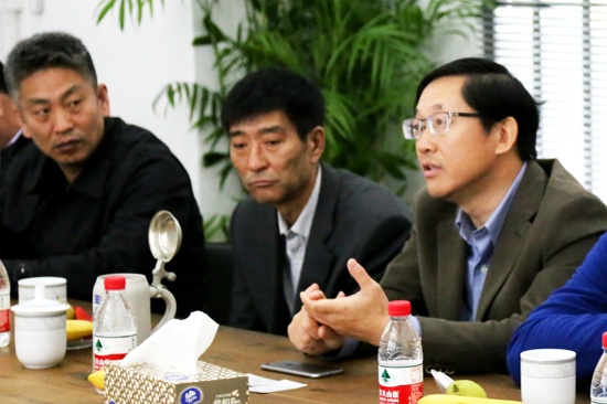 右起第一：书香门地CEO 郭辉