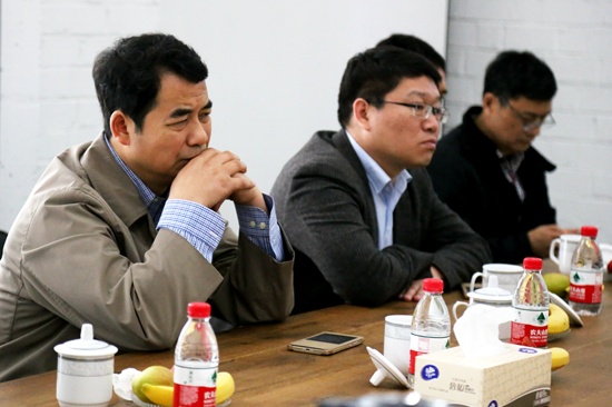 左起第一：中国林业产业联合会副会长兼秘书长、中国林产工业协会执行会长 王满