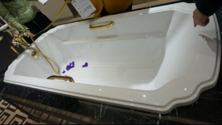 法恩莎FK137A17浴缸 享受贵族般沐浴体验