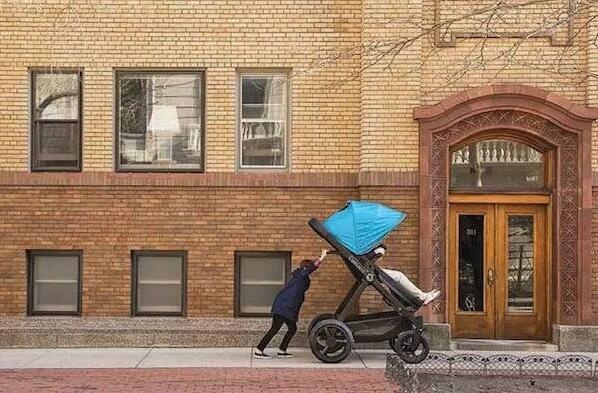 巨婴车 让父母也能坐上婴儿车