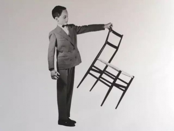 1957年超轻型椅子