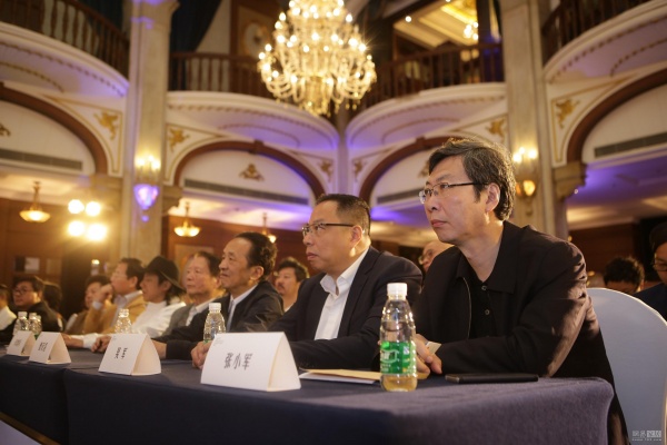 中国室内装饰协会设计专业委员会顾问、同济大学教授来增祥出席会议