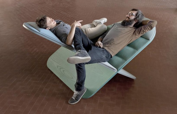 新型拼插休闲椅 让人与人的距离更近