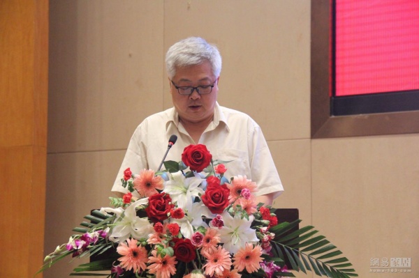 中国建筑卫生陶瓷协会卫浴分会王巍秘书长作2017年上期工作报告
