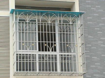 防盗窗到底怎么装才最安全？邻居竟说我家的像监狱！