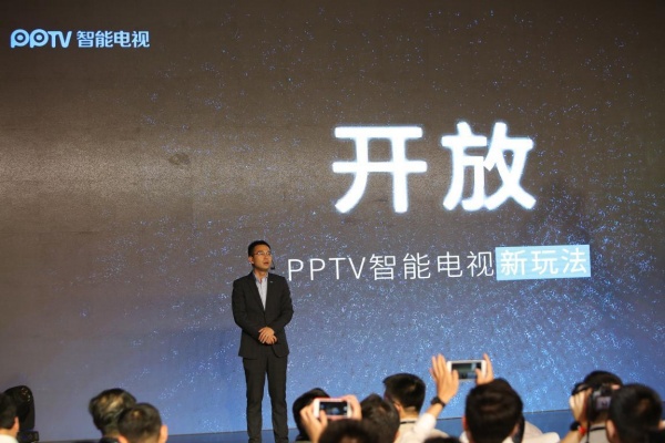 PPTV智能硬件公司副总裁殷宇安讲解新品功能