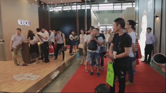 上海国际厨卫展启高卫浴人气爆棚，游戏、模特互动成亮点