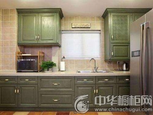 绿色橱柜设计让厨房拥抱自然