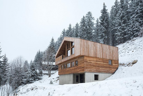 法国阿尔卑斯山上，用混凝土和木材建成的木屋