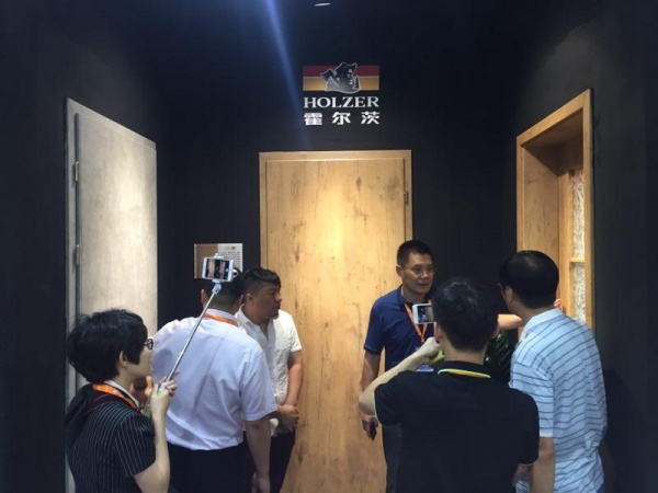 今年的广州建博会 你家木门被“贴条”了吗？