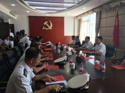 台州路桥区委书记潘建华慰问部队展开座谈会