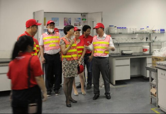 广州市质监局的领导及同行企业代表参观德高质控中心及生产线