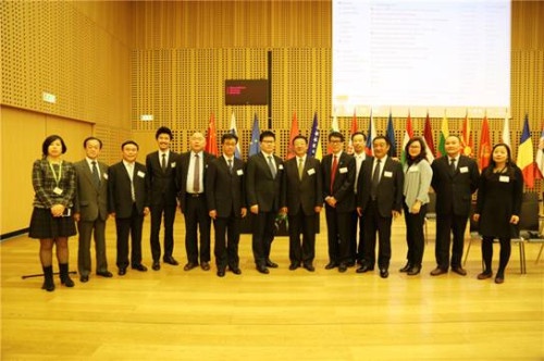 大卫董事长蒋卫（左7）参加首次16+1(中国－中东欧国家)高级别林业合作会议
