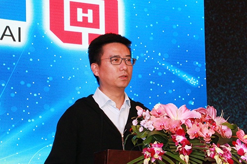 阿里巴巴集团资深副总裁兼阿里云总裁胡晓明做中国互联网产业状况及发展趋势报告