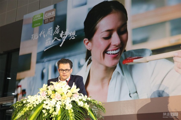 科隆展览（中国）有限公司展会管理部副总裁艾那·彼得森先生首先致辞