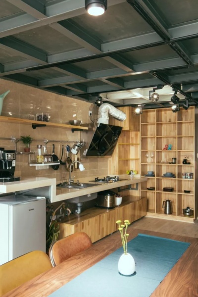 台湾小伙跑苏州建了个超酷的家 开放式厨房太惊艳