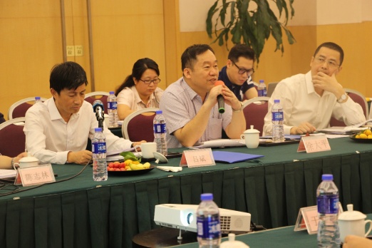 项目承担单位领导中国林科院热带林业研究所所长徐大平讲话