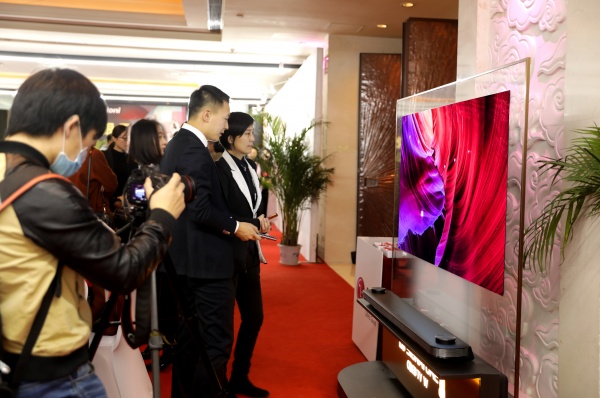 一“张”LG壁纸电视闪耀博洛尼家装盛典 高端品牌备受青睐