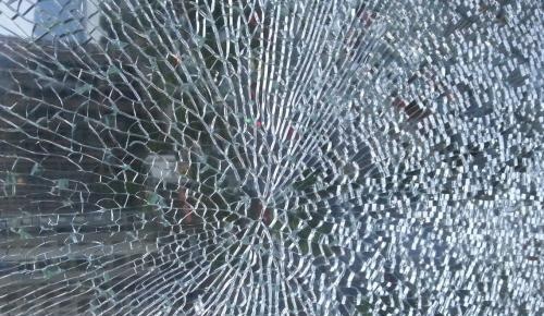 安全有保障 如何降低钢化玻璃自爆风险