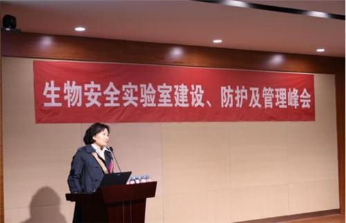 上海市室内环境净化行业协会副会长兼秘书长王芳致辞