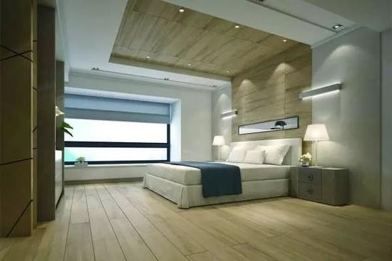 木地板上墙后太美了 电视、沙发和床头都能用