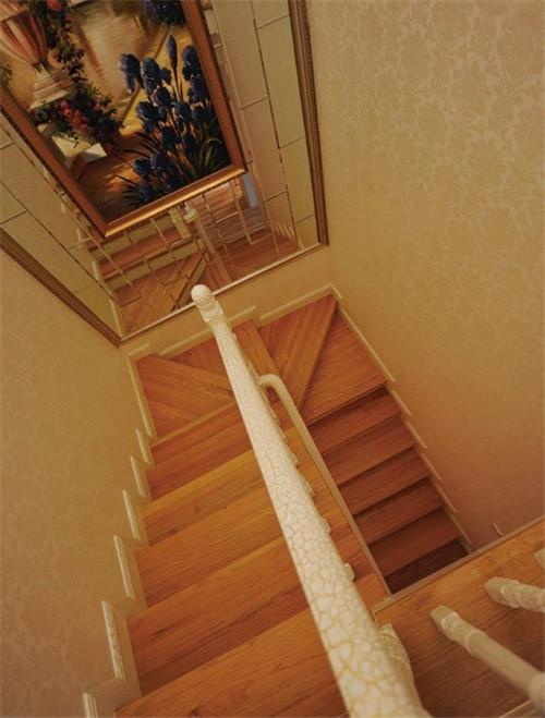 楼梯铺设地板需要注意哪些地方？
