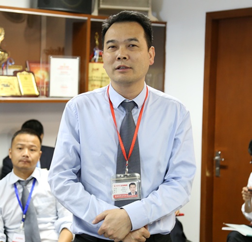 冠珠陶瓷营销中心副总经理彭俊泉在分享会上进行致辞