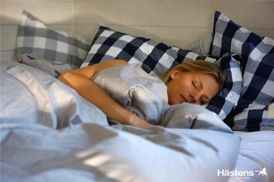 “规律作息，健康睡眠”，海丝腾倡导睡出品质生活