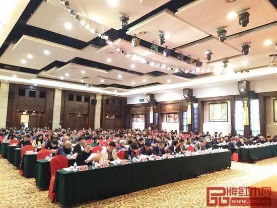 东阳市红木家具行业协会第二届第四次会员代表大会现场